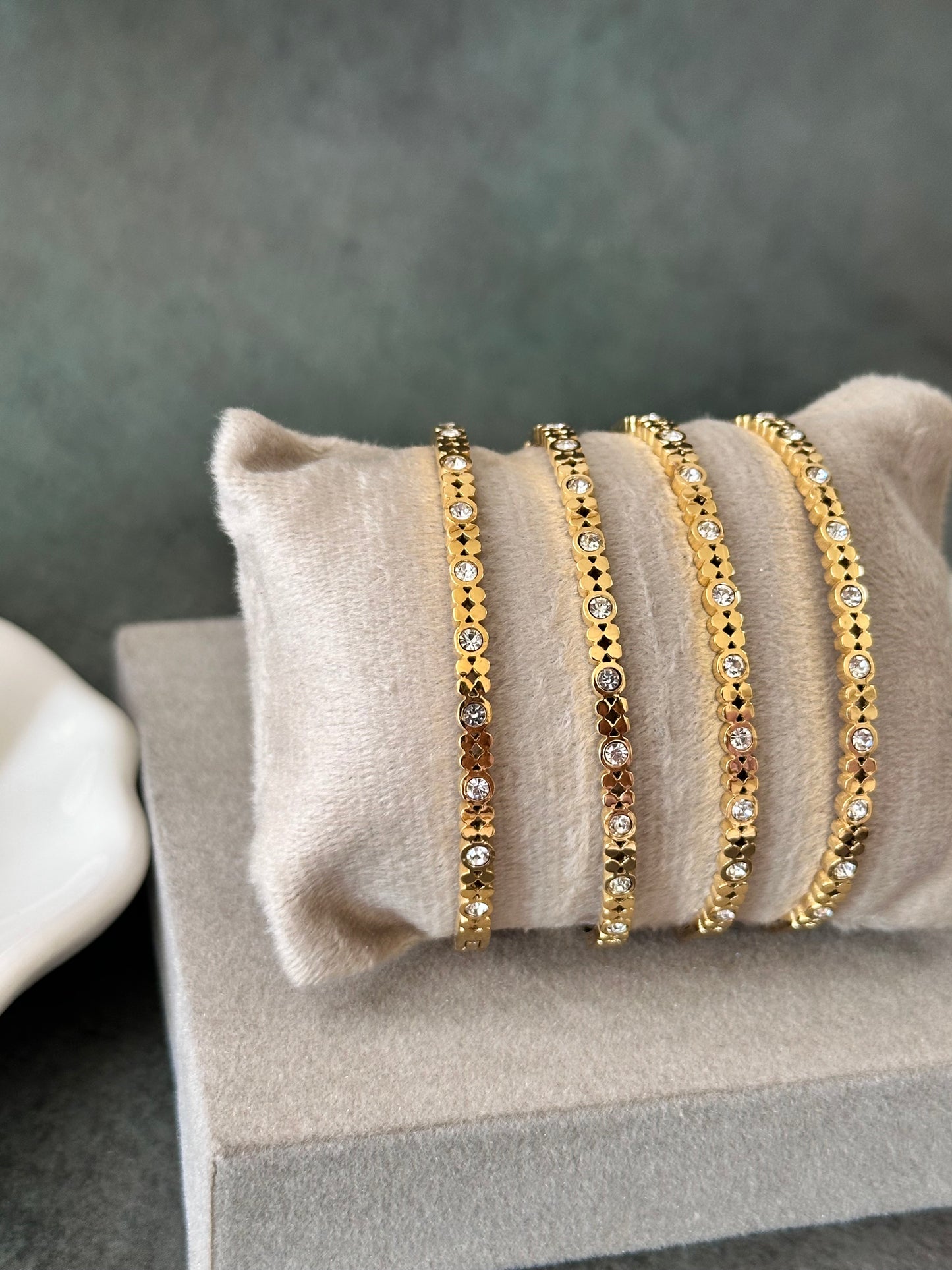 Minimal Bangle (1 piece)