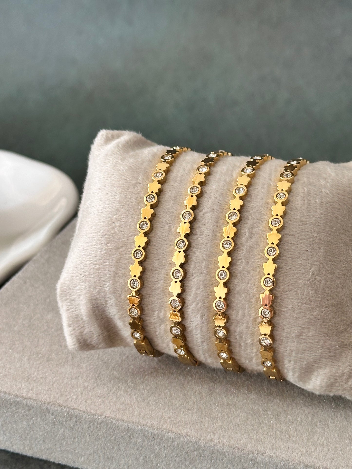 Minimal Bangle (1 piece)