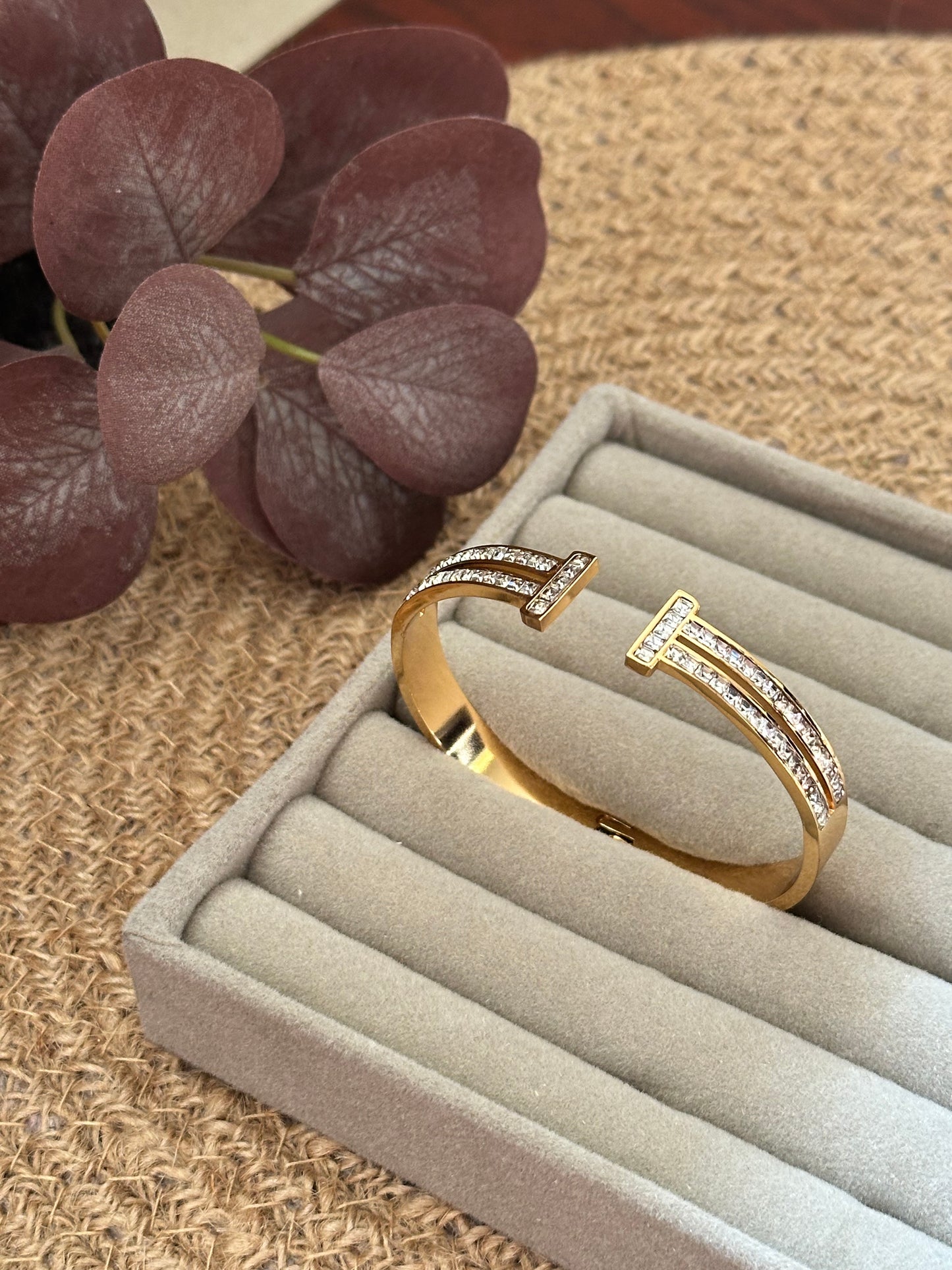 Aurelia Cuff