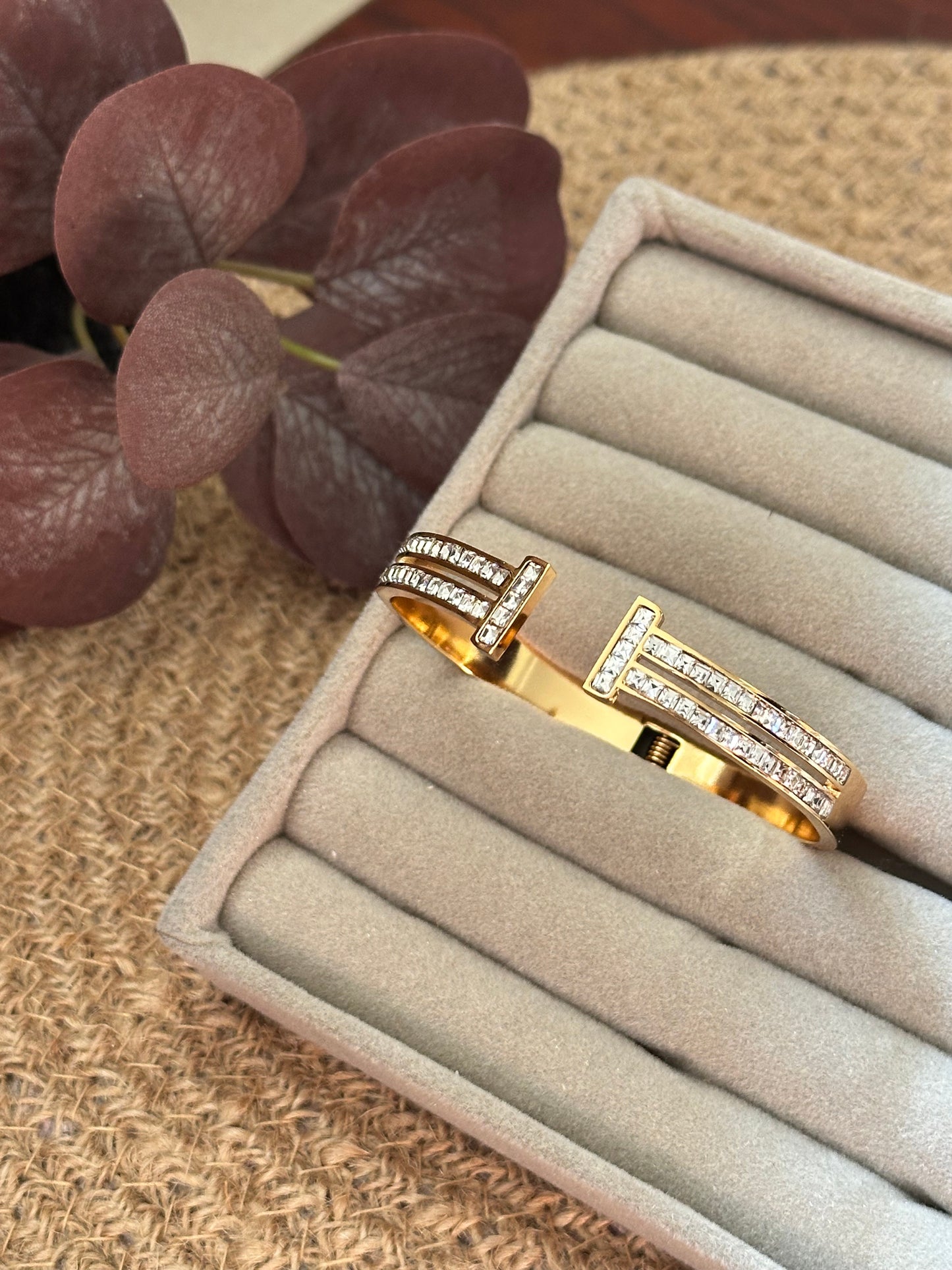 Aurelia Cuff