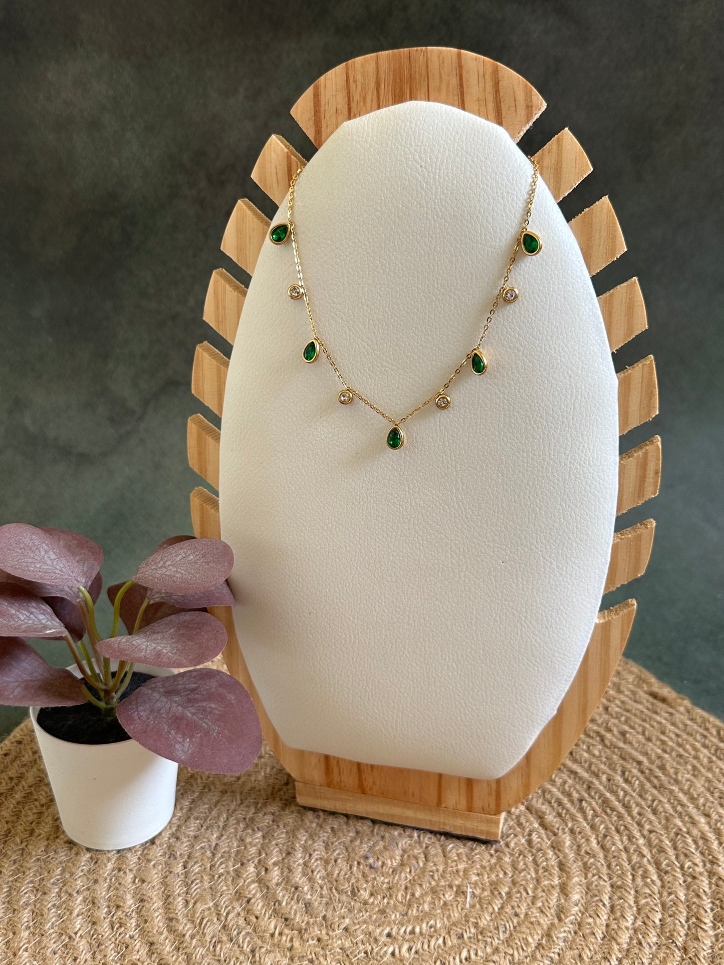 Festive Drop Neckpiece